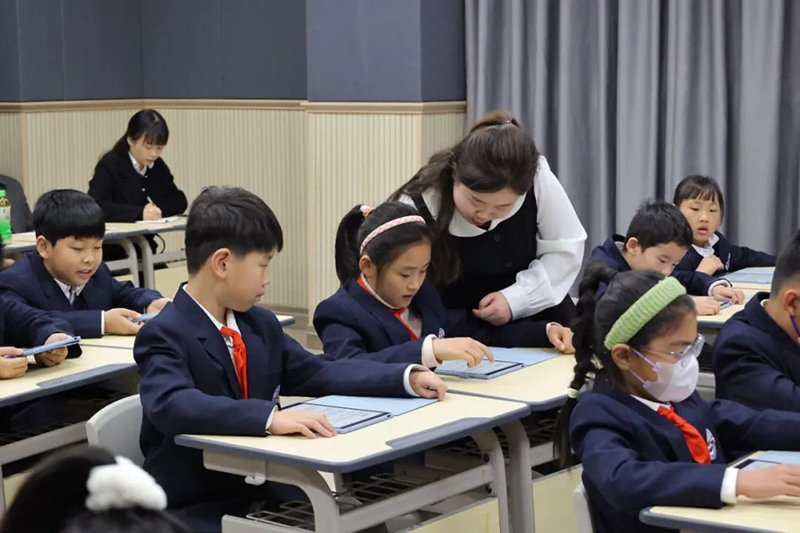 靈動(dòng)的課堂 有時(shí)還需要“科技”的加持