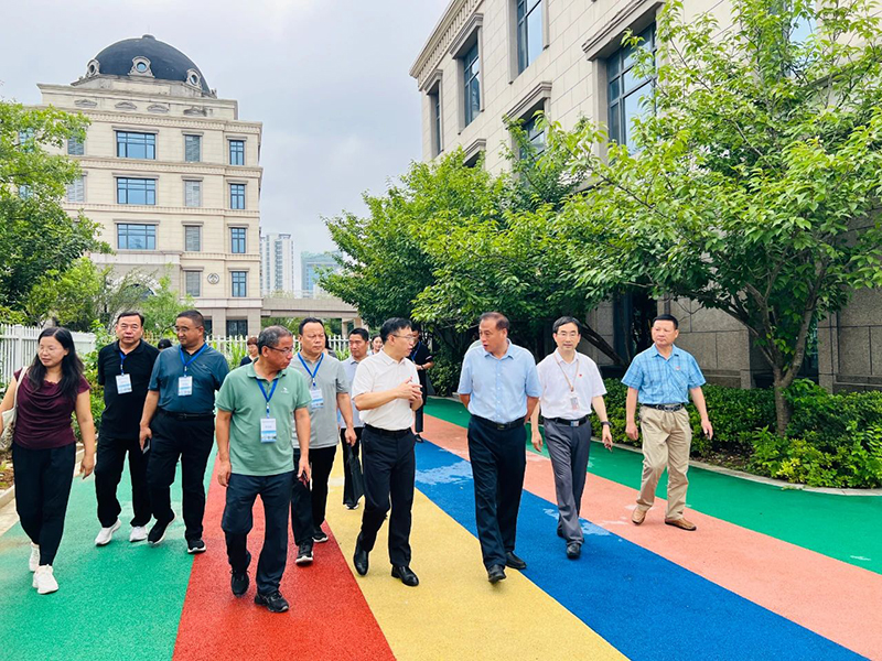 夏津縣委教育工委一行蒞臨合肥新華公學考察調研